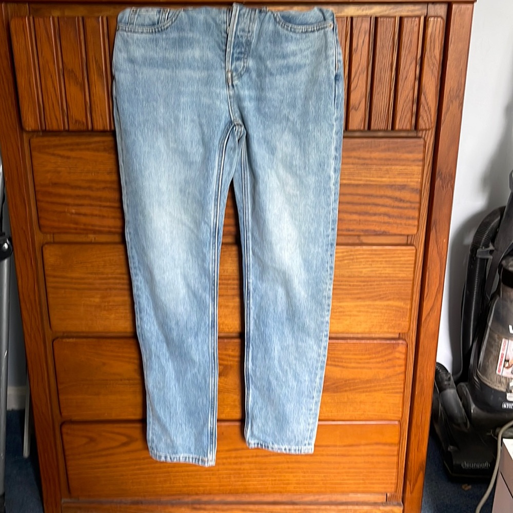 Everlane “The Cheeky Jean”.  No Tags, but they have never been worn. Size 24 R.